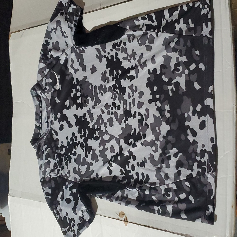 Nike Dri-Fit Camo Workout/Training shirt Size Large